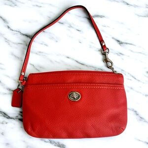🆕 Coach Park Leather Red Wristlet Medium Clutch